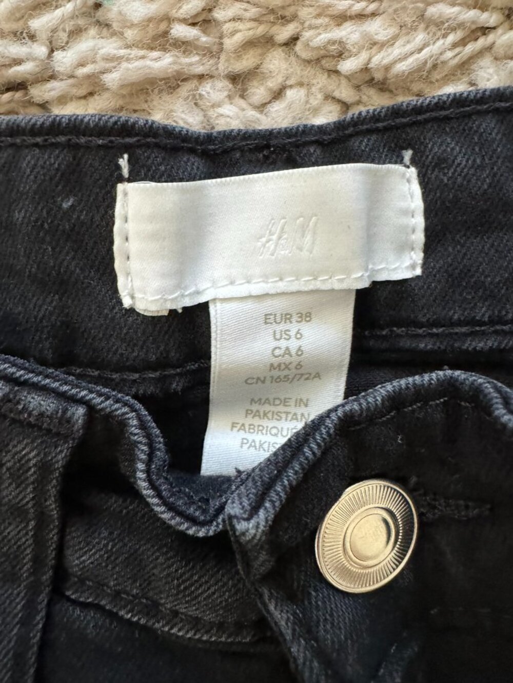 H&M Black Shorts Women's Size 6 - Picture 3 of 3